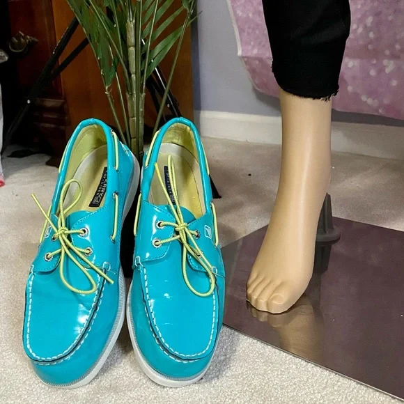 Sperry’s in shiny teal, classic, fashionable boat shoes - Picture 3 of 12